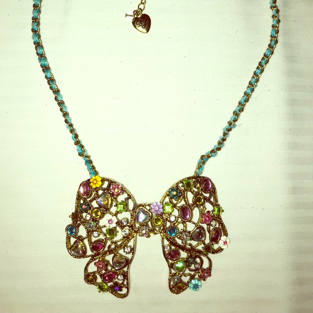 Betsey Johnson bow necklace